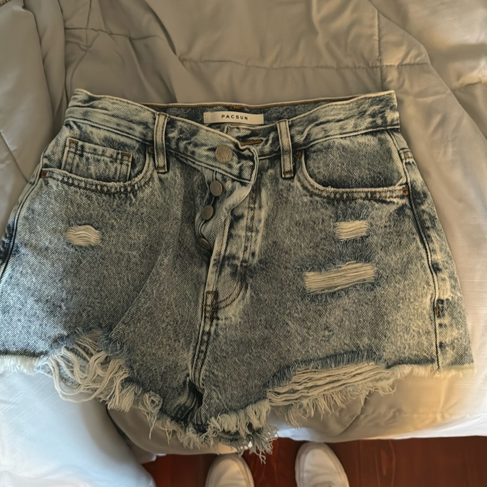 pac sun shorts!!
